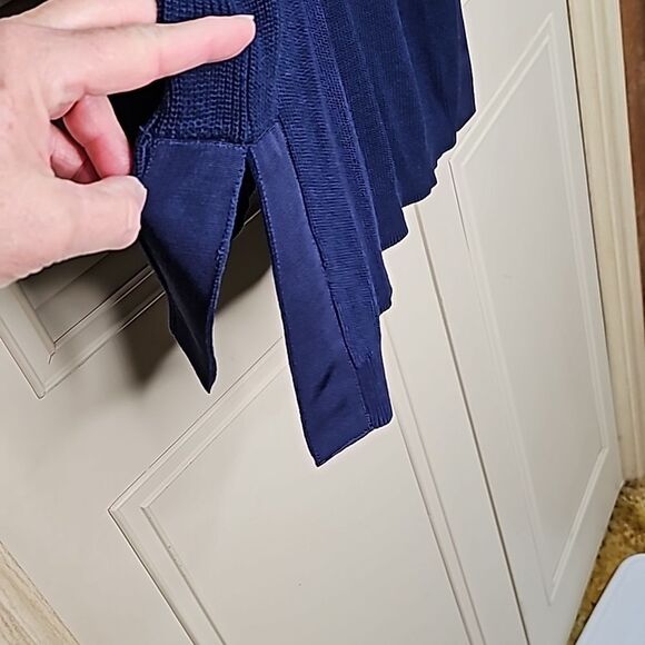 Cardigan by Crown & Ivy Navy Blue Goldtone Button Front Size L NWT - Picture 4 of 7